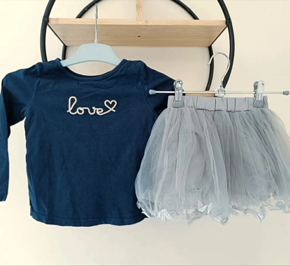23 24 mois 2 ans ensemble Teeshirt Okaïdi et jupe sans marque